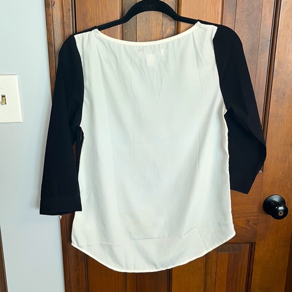 Blouse - Picture 2 of 3